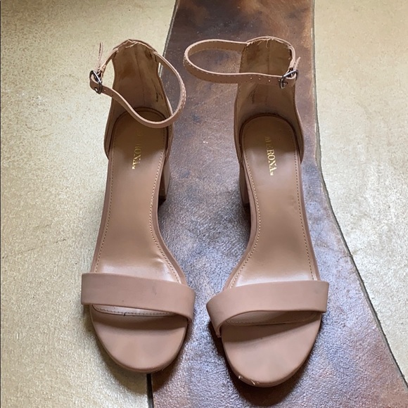 Ankle strap sandals - Picture 1 of 4